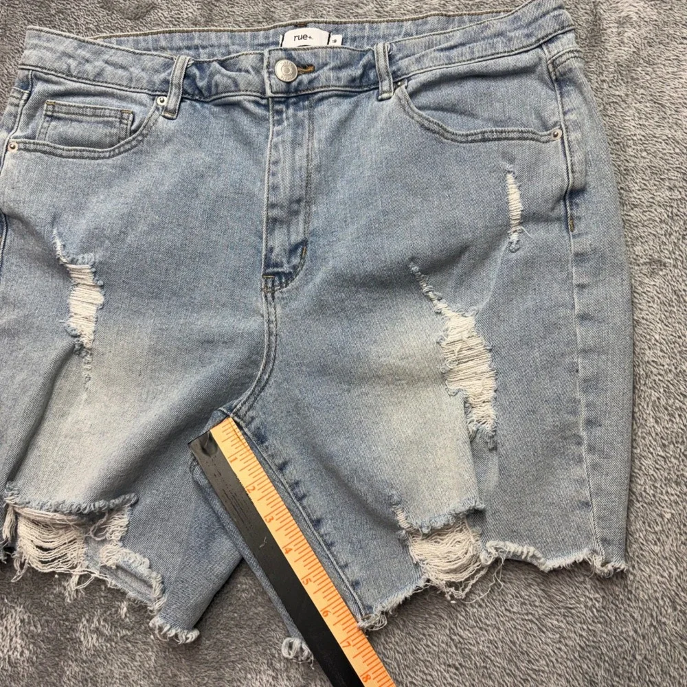 Rue21‎ Denim Shorts Women 18 Blue Good Distressed High Rise Frayed Hem 358
